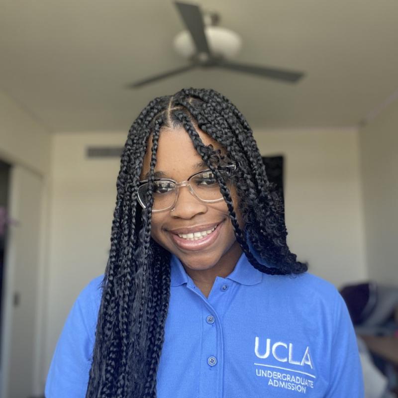 photo of clarissa in her admissions t shirt